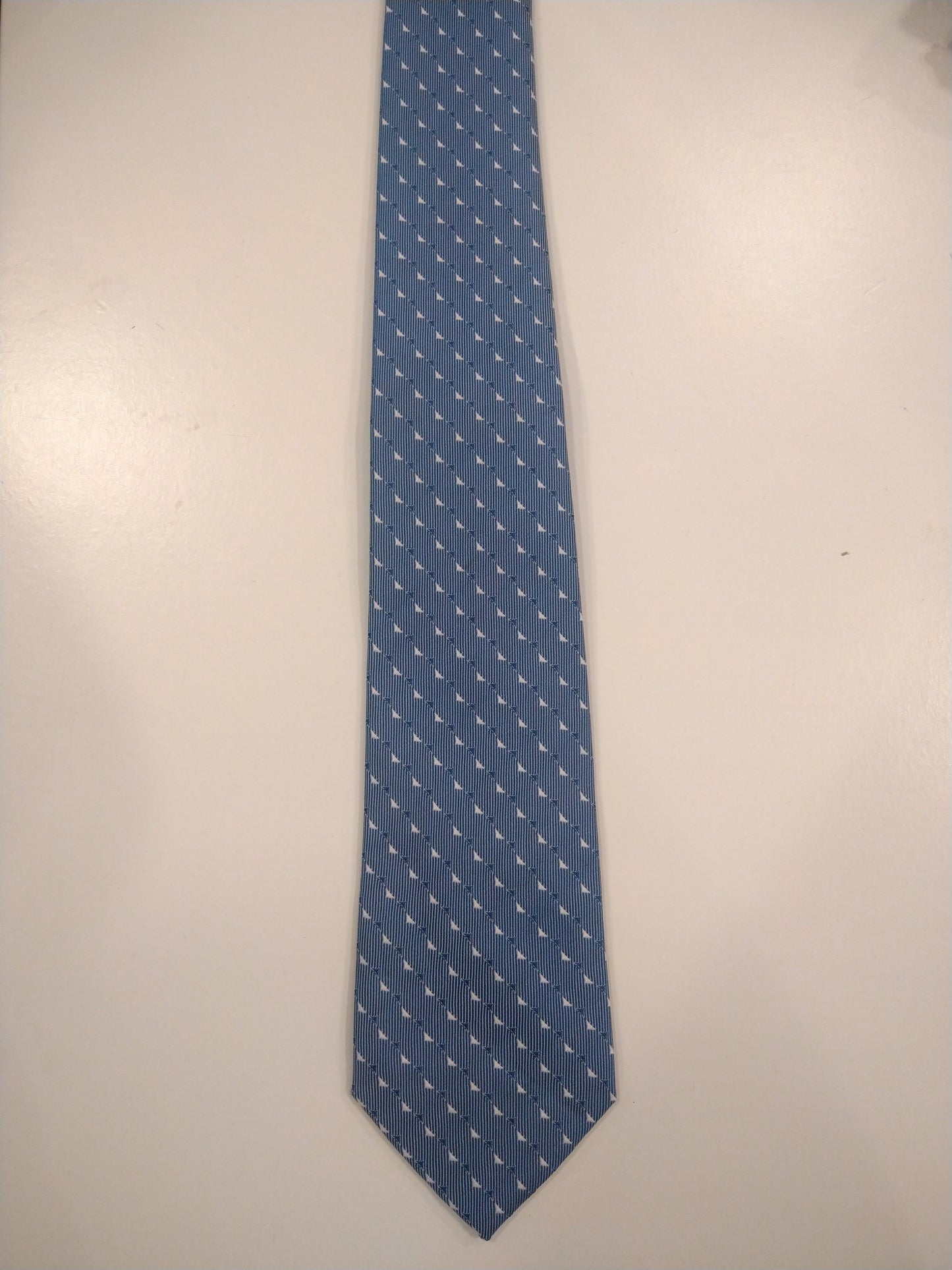Polyester tie. Blue white motif.