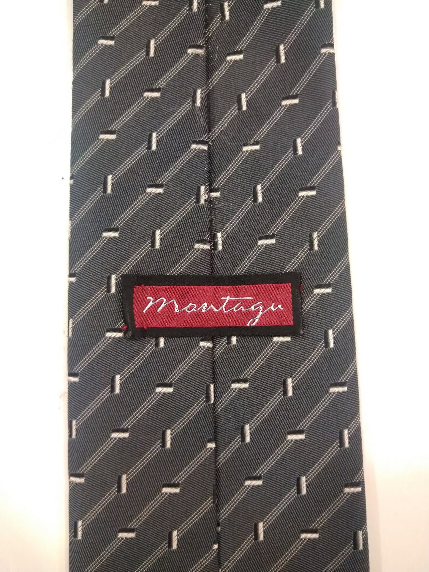 Montagu polyester tie. Gray white motif.
