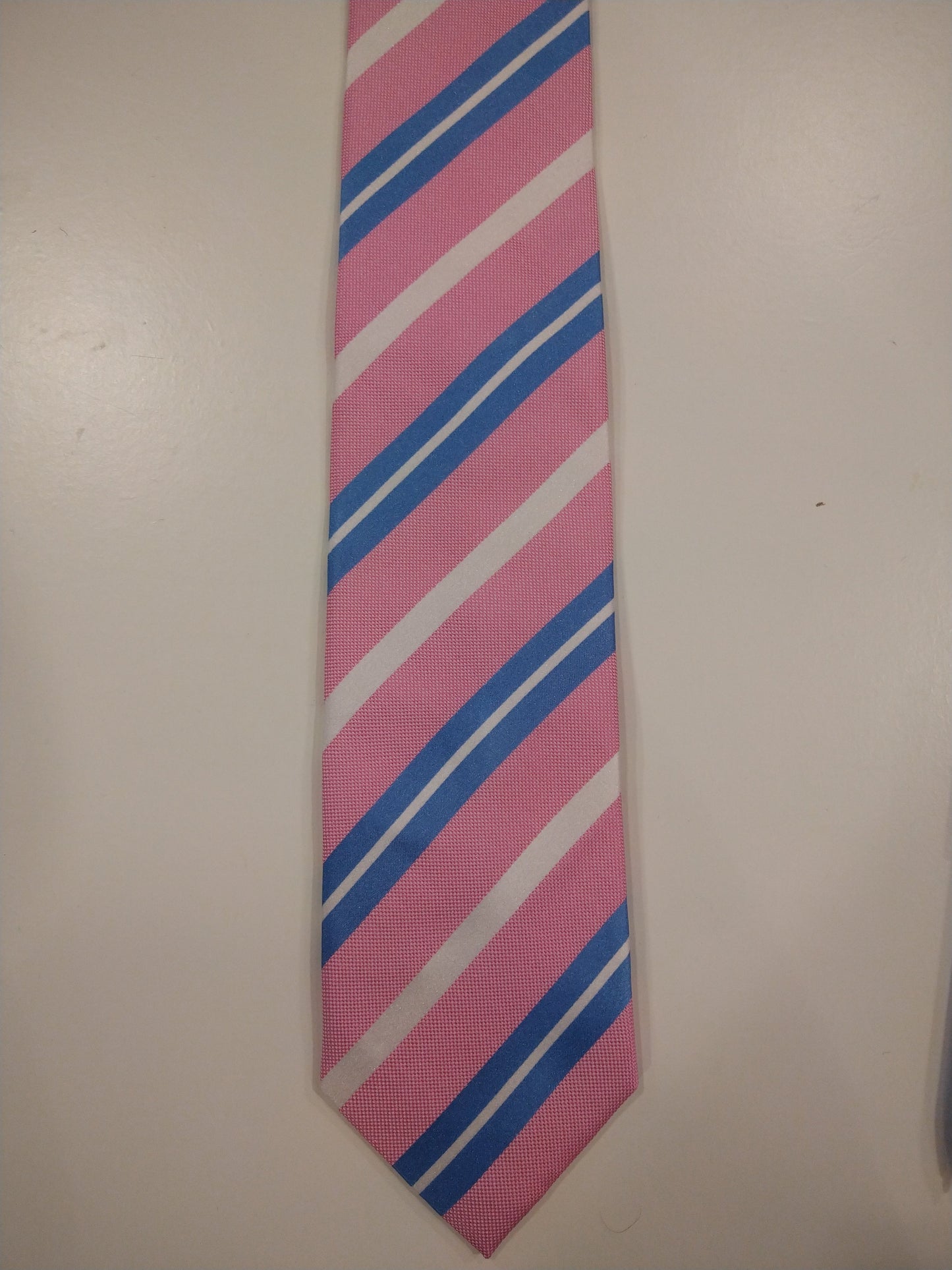 Cravatta di seta Charles Tyrwhitt. Strisce bianche blu rosa.