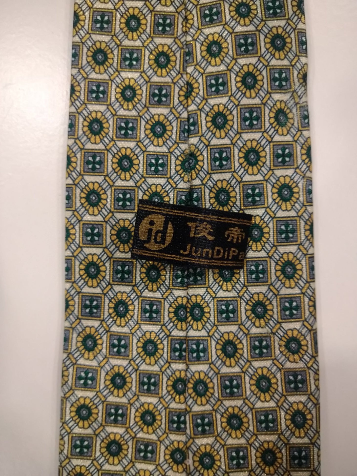 Jundipai soft polyester tie. Green beige gold shiny motif.