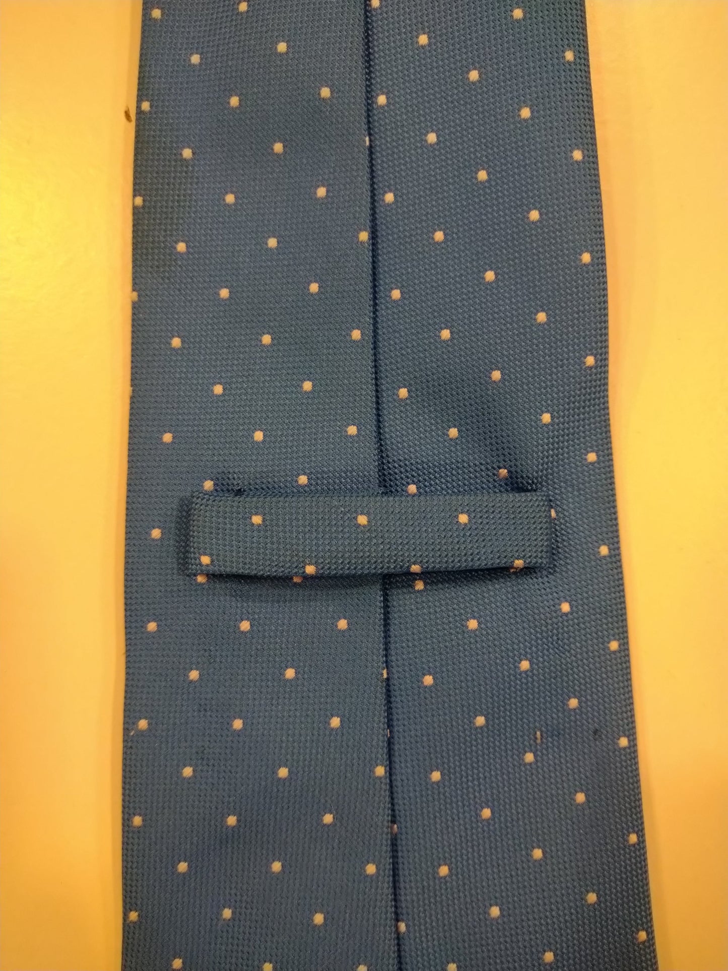 Cravatta di Lavorione Artigianale. Motivo a punta bianca blu.