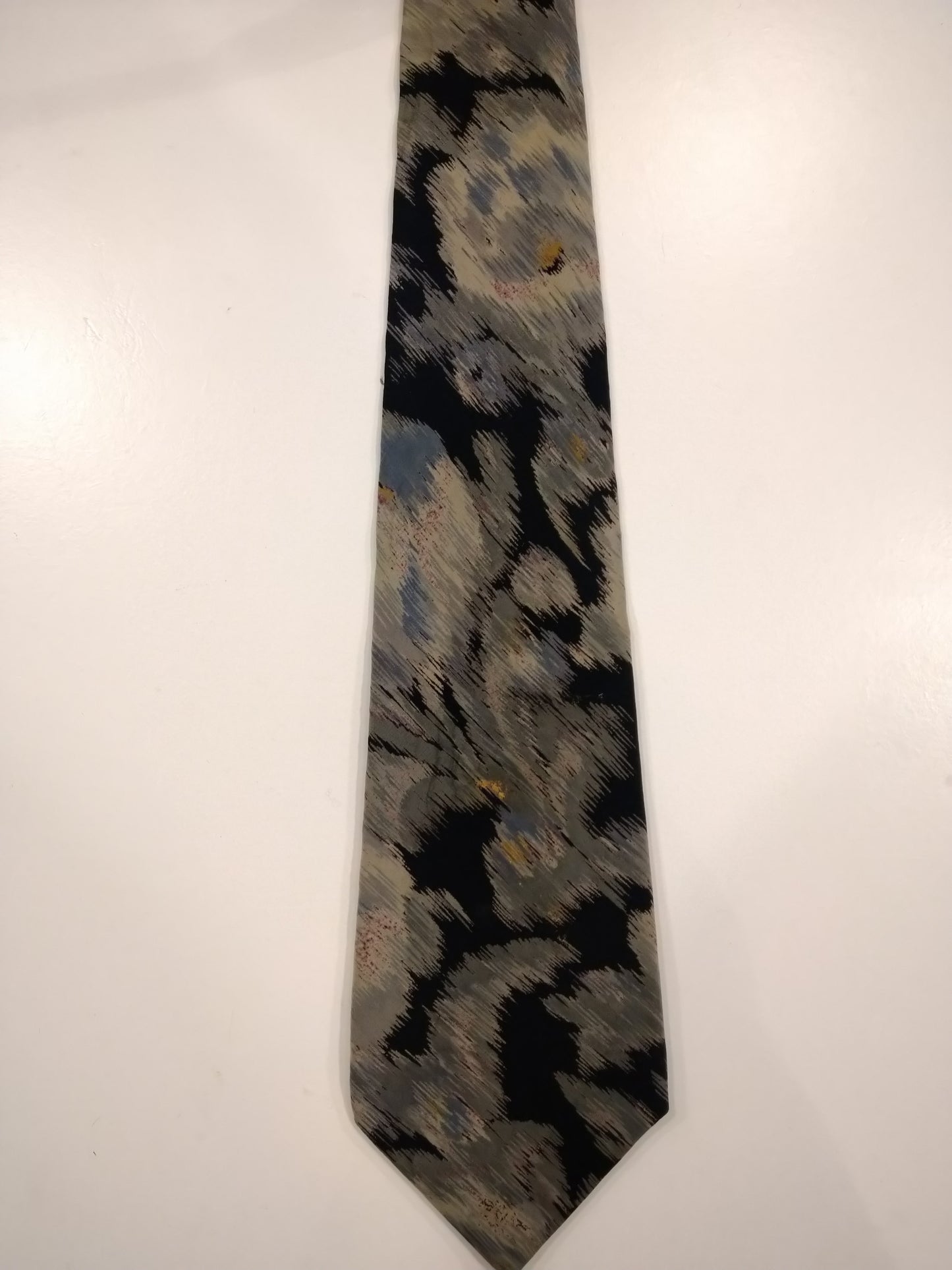 Cravatta laterale di Hemley. Bel motivo.