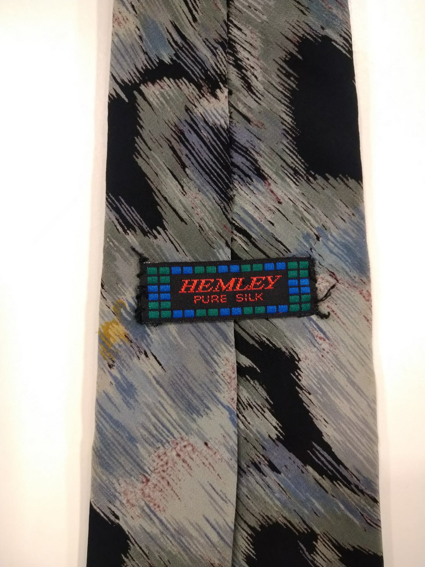 Cravatta laterale di Hemley. Bel motivo.