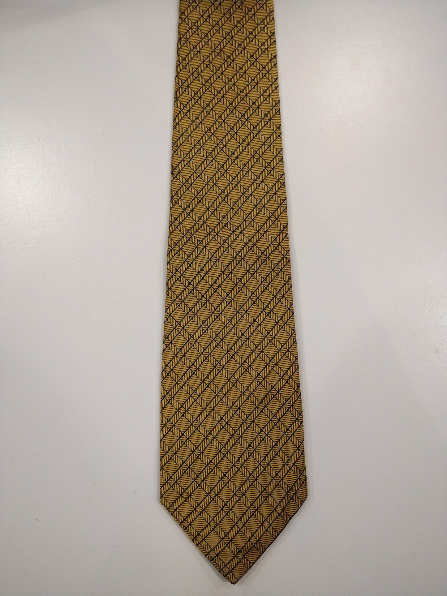 La corbata de seda a mano de sombrerero inglesa. Rayas de color azul dorado.
