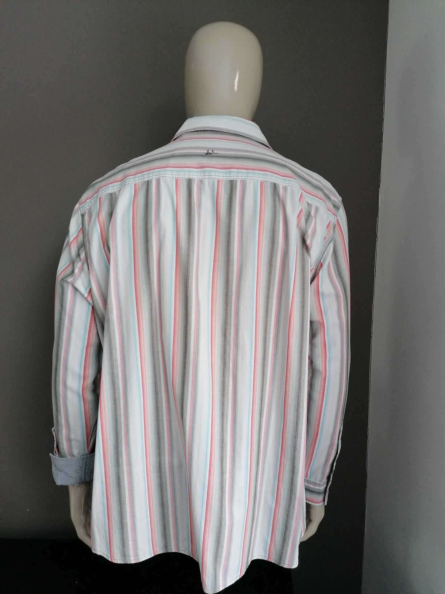 Mantray-Shirt. Rotes graues blaues Weiß gestreift. Größe XXXL / 3XL.