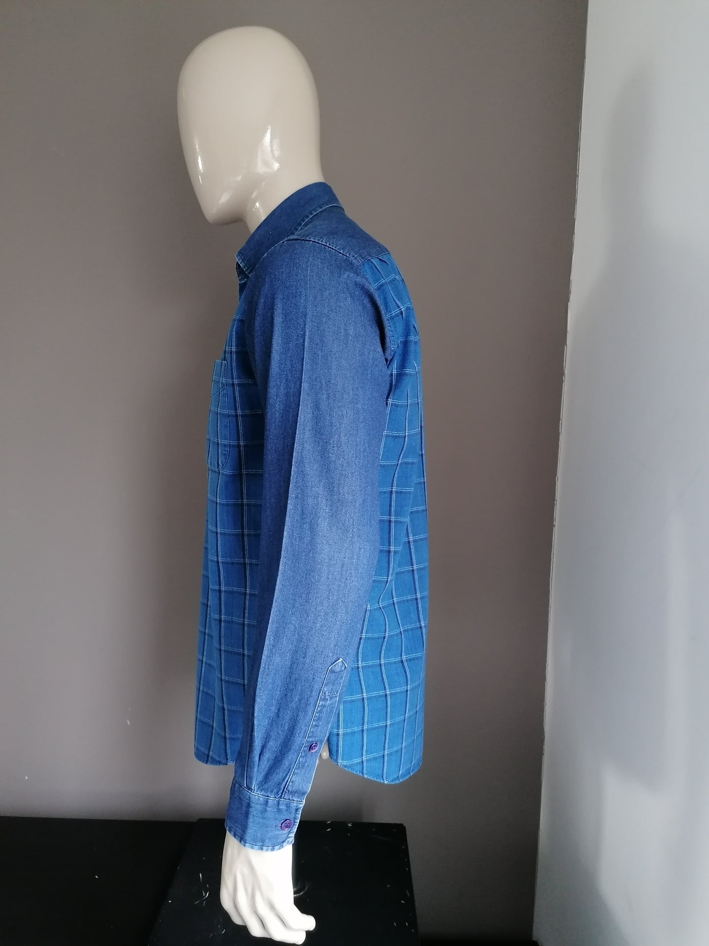 Galeries Lafayette Shirt. Motif de damier bleu. Taille M.