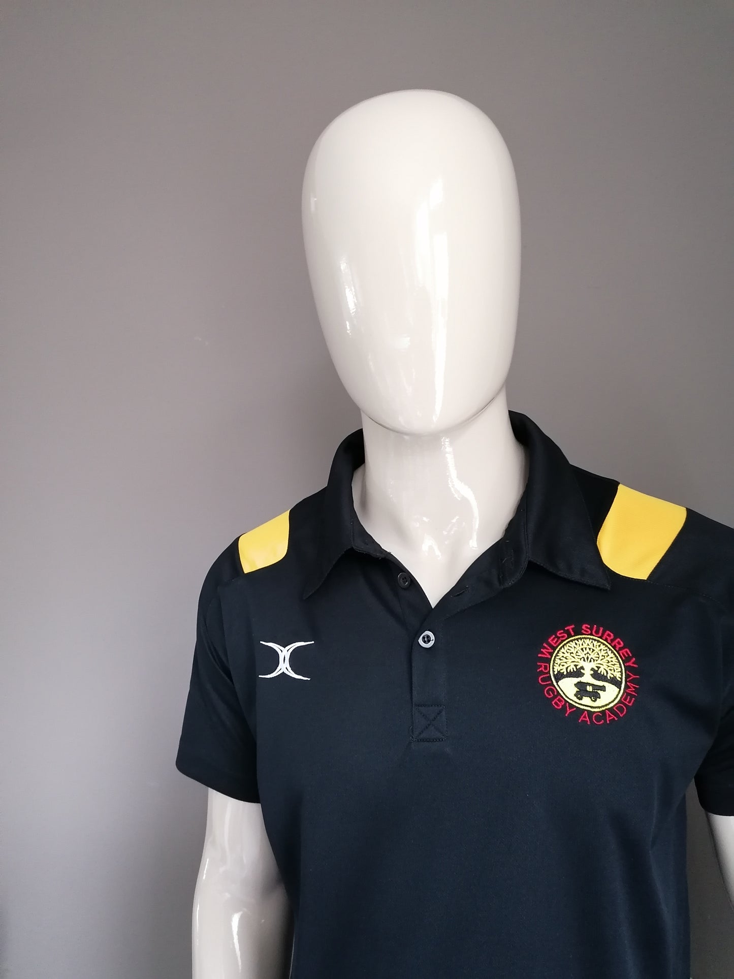 West Surrey Rugby Academy sport polo. Zwart Geel gekleurd. Maat L.