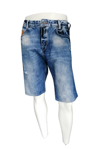 Pantaloncini del fiume isola dei jeans. Blu colorato. Taglia W38.