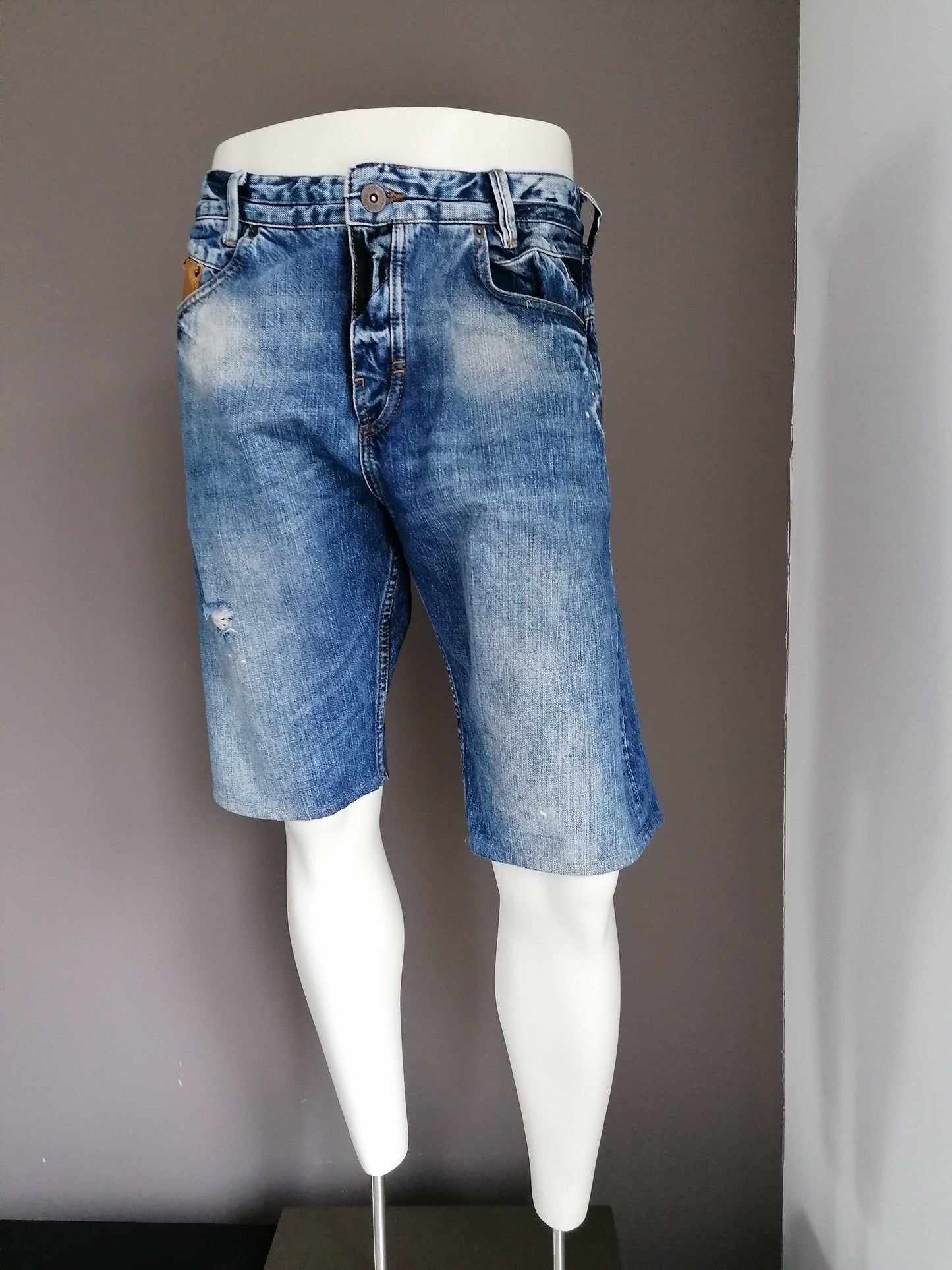 Pantalones cortos de jeans de la isla del río. Azul de color. Tamaño W38