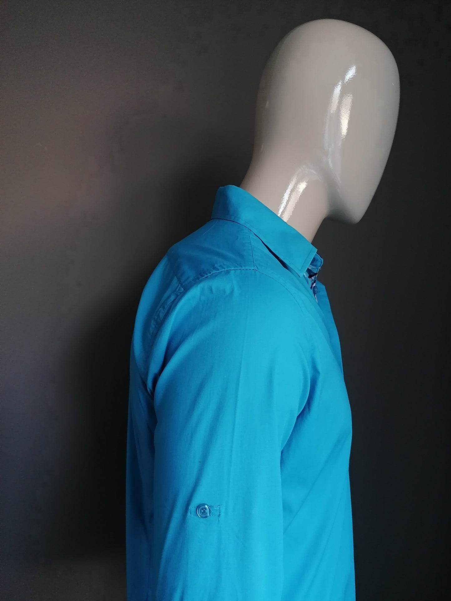 Red Tag overhemd. Blauw gekleurd. Maat M. Fitted stretch