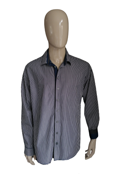 Chemise haute. Rayé bleu et blanc. Taille 45 / 46 / XXL. Coupe moderne.
