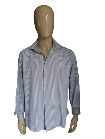 La chemise du plan. Blanc Blanc rayé. Taille XXL / 2XL