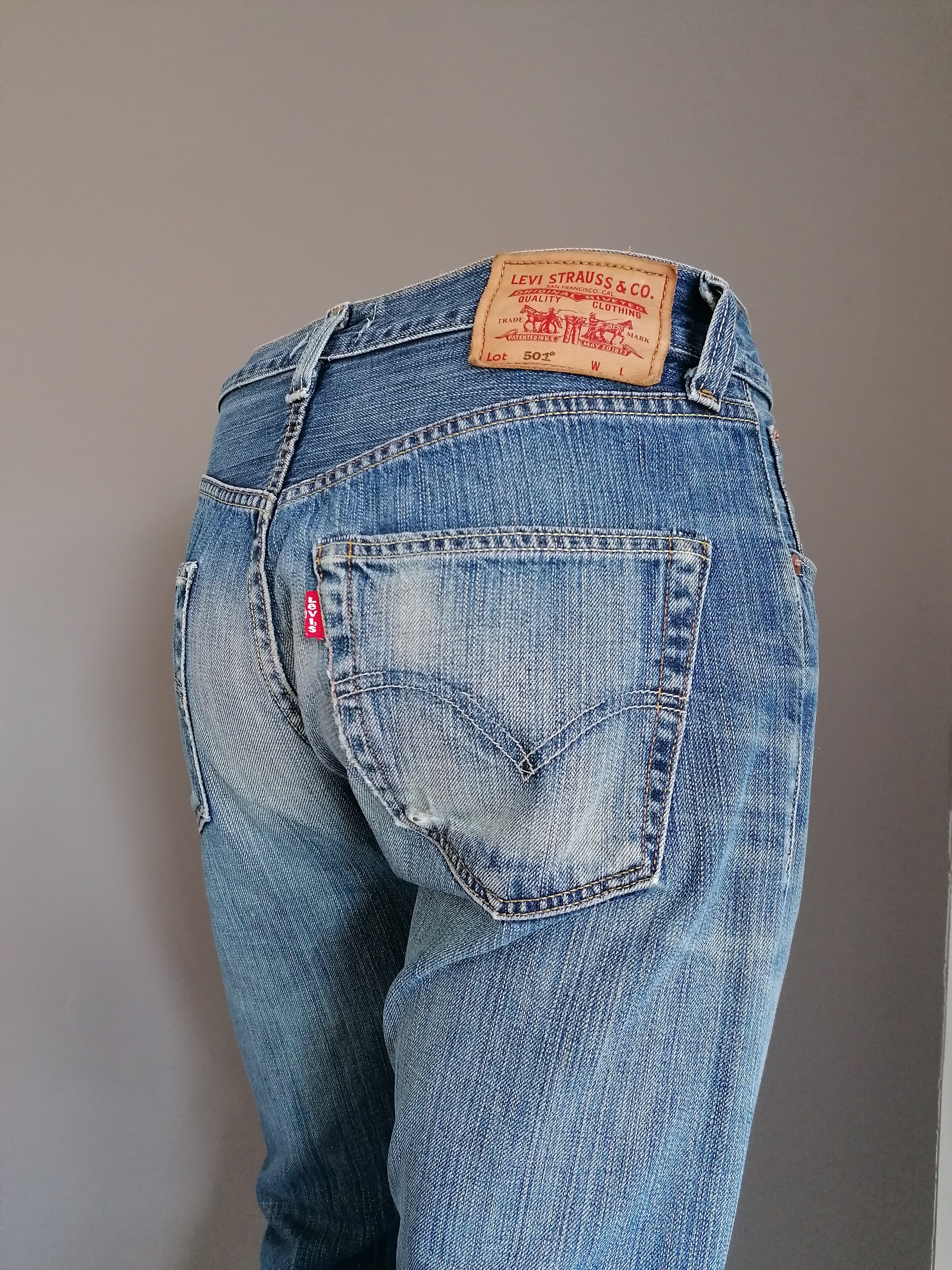 Levi s 501 jeans. 1947 Limited. Colored blue. W32 L30. EcoGents