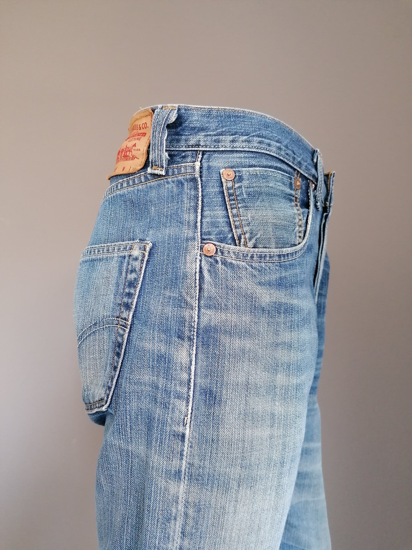 Levi's 501 jeans. 1947 limited. Blauw gekleurd. W32 - L30.