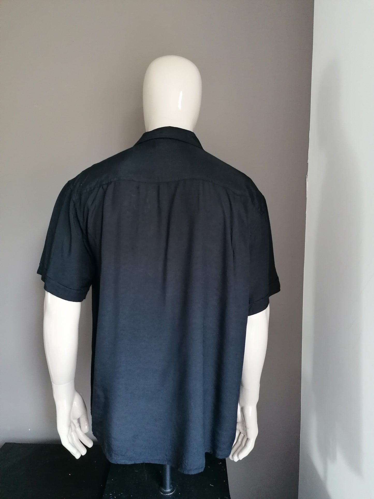 Camisa de manga corta de estudio de vintage coleti. Negro de color con plata negra plateada porción. Tamaño XL. Viscosa.