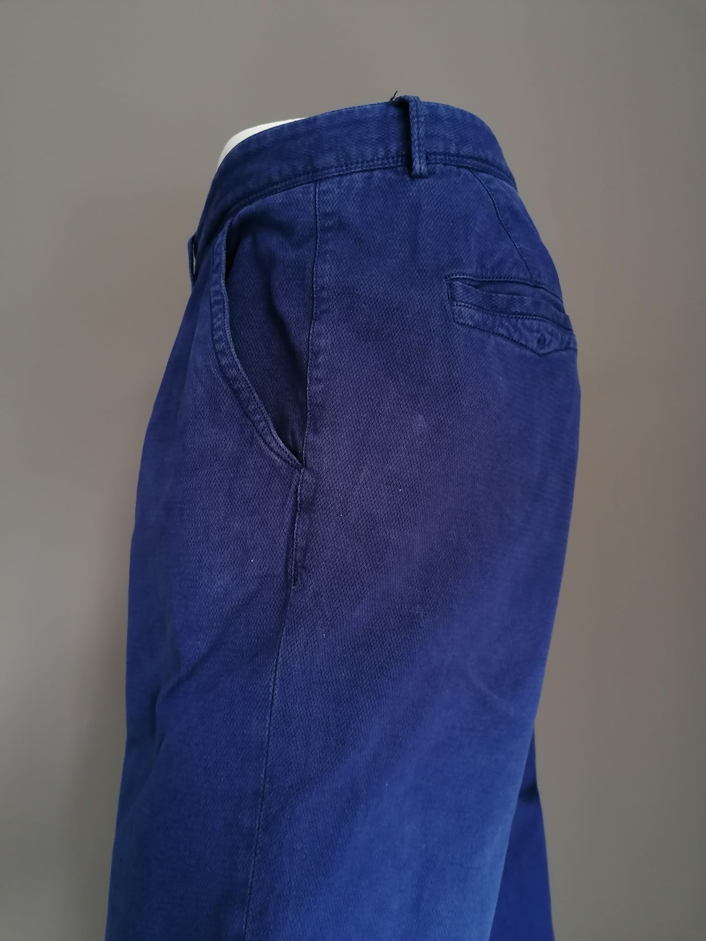 Massimo Dutti pants. Blaur colored. Size 48. Casual fit.