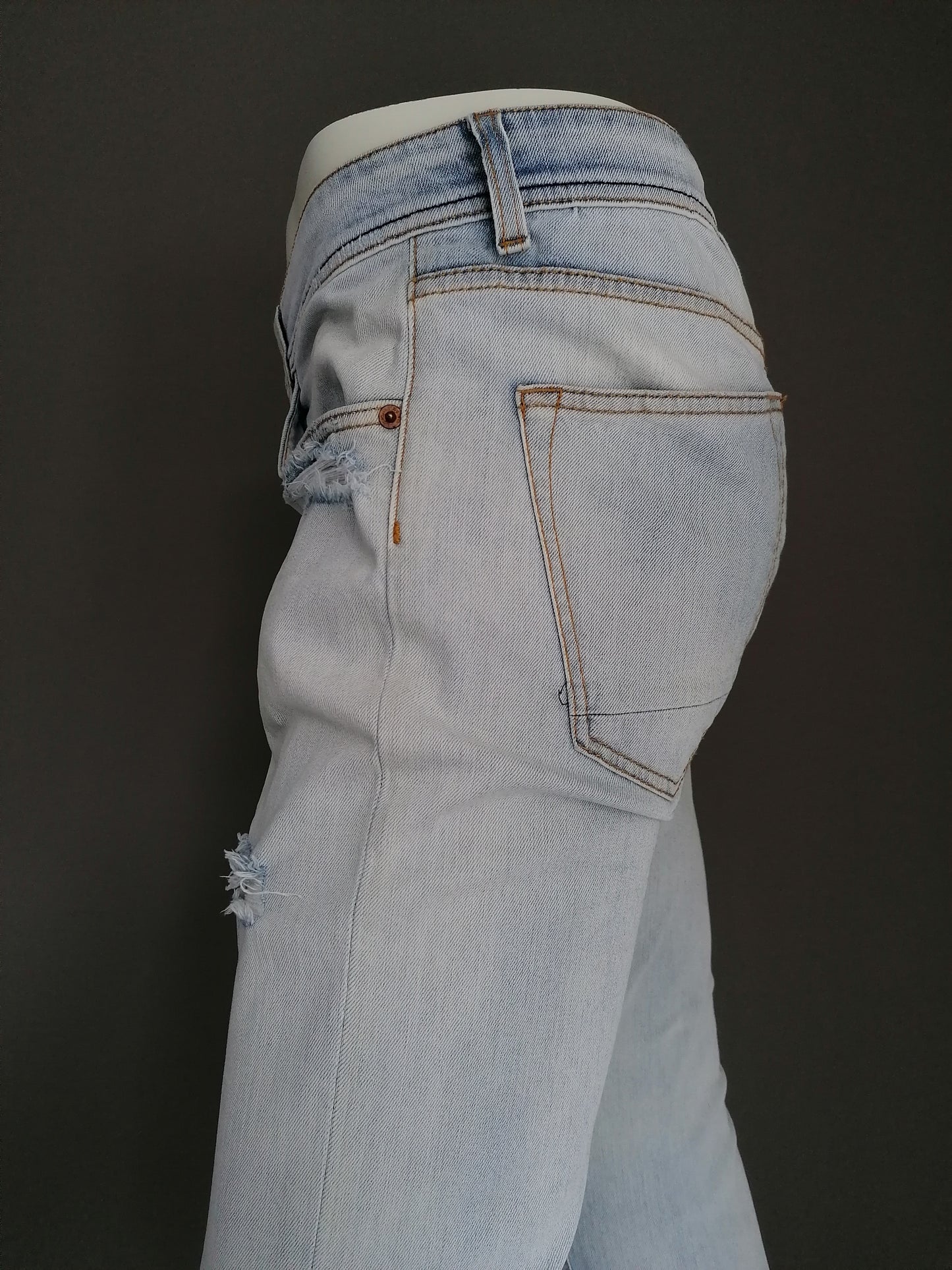 Reinado jeans. Azul claro coloreado. Tamaño W32 - L34. Estirar