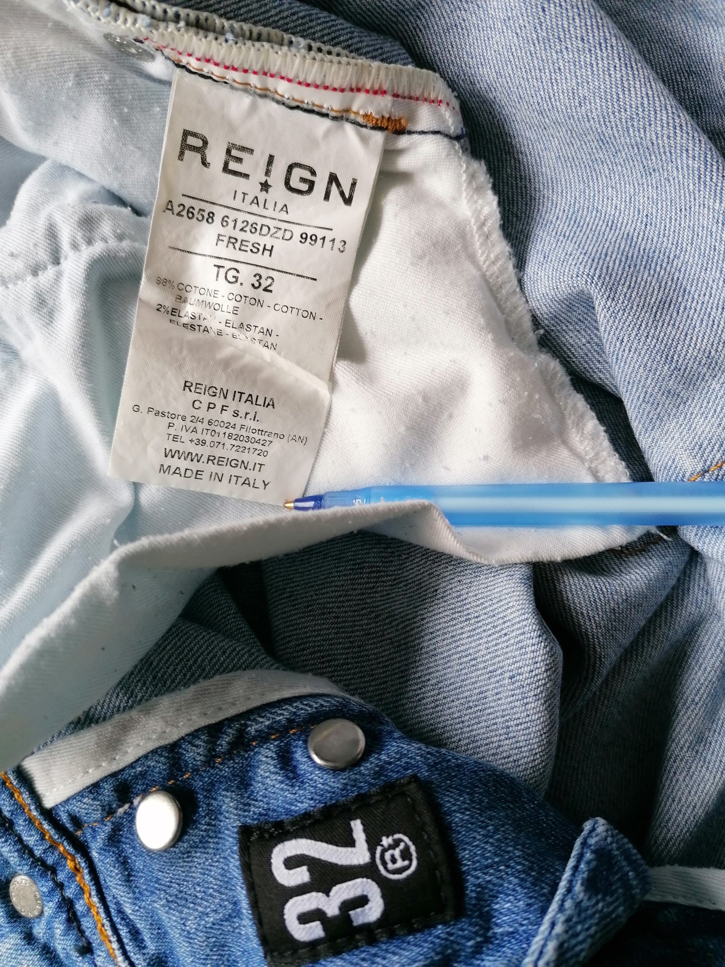 Reign jeans. Licht Blauw gekleurd. Maat W32 - L34. Stretch