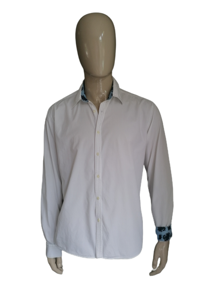 Genti shirt. Colored white. Size 43 / XL
