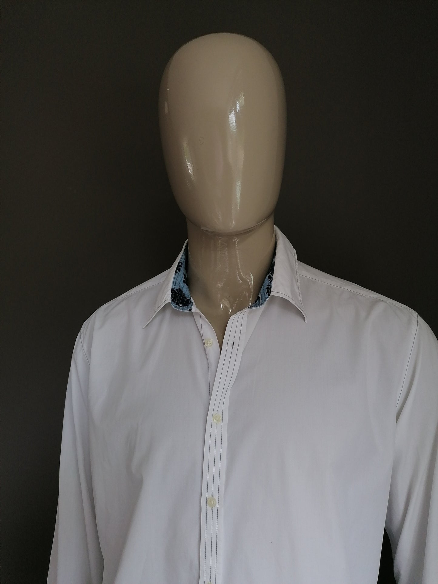 Camisa genti Blanco coloreado. Tamaño 43 / XL