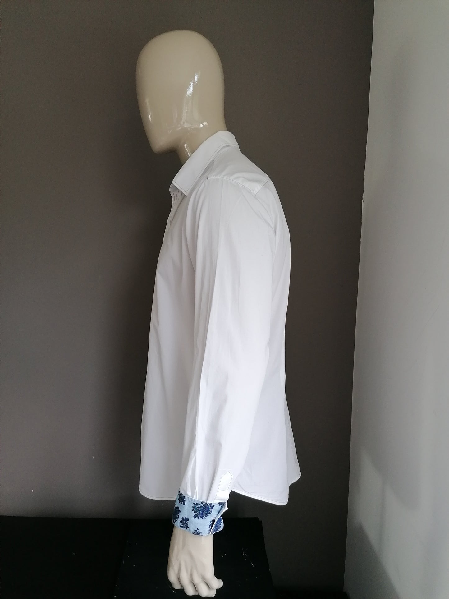 Camisa genti Blanco coloreado. Tamaño 43 / XL