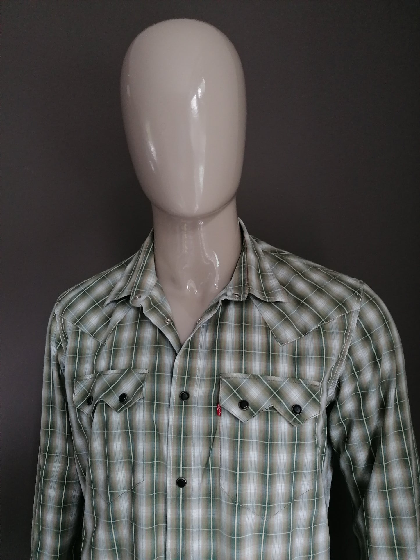 Camisa Strauss de Levi con botón SNAP. Motivo a cuadros beige verde. Compañero. SG