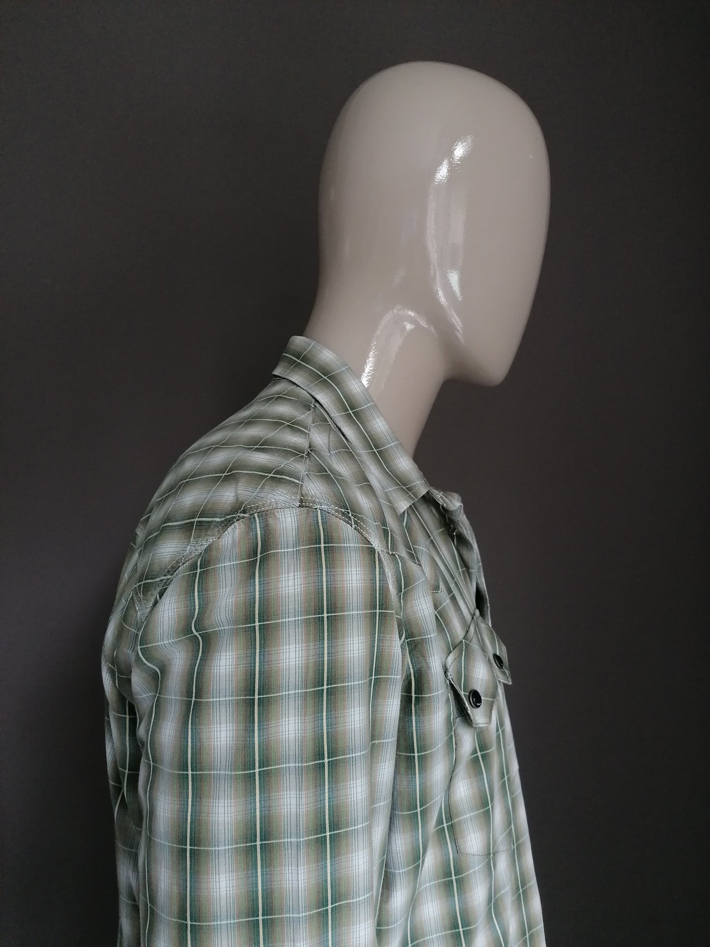 Camisa Strauss de Levi con botón SNAP. Motivo a cuadros beige verde. Compañero. SG