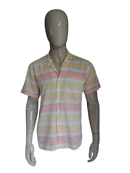 Vintage Kurzarm-Hemd. Gelborange gestreift. Größe L.