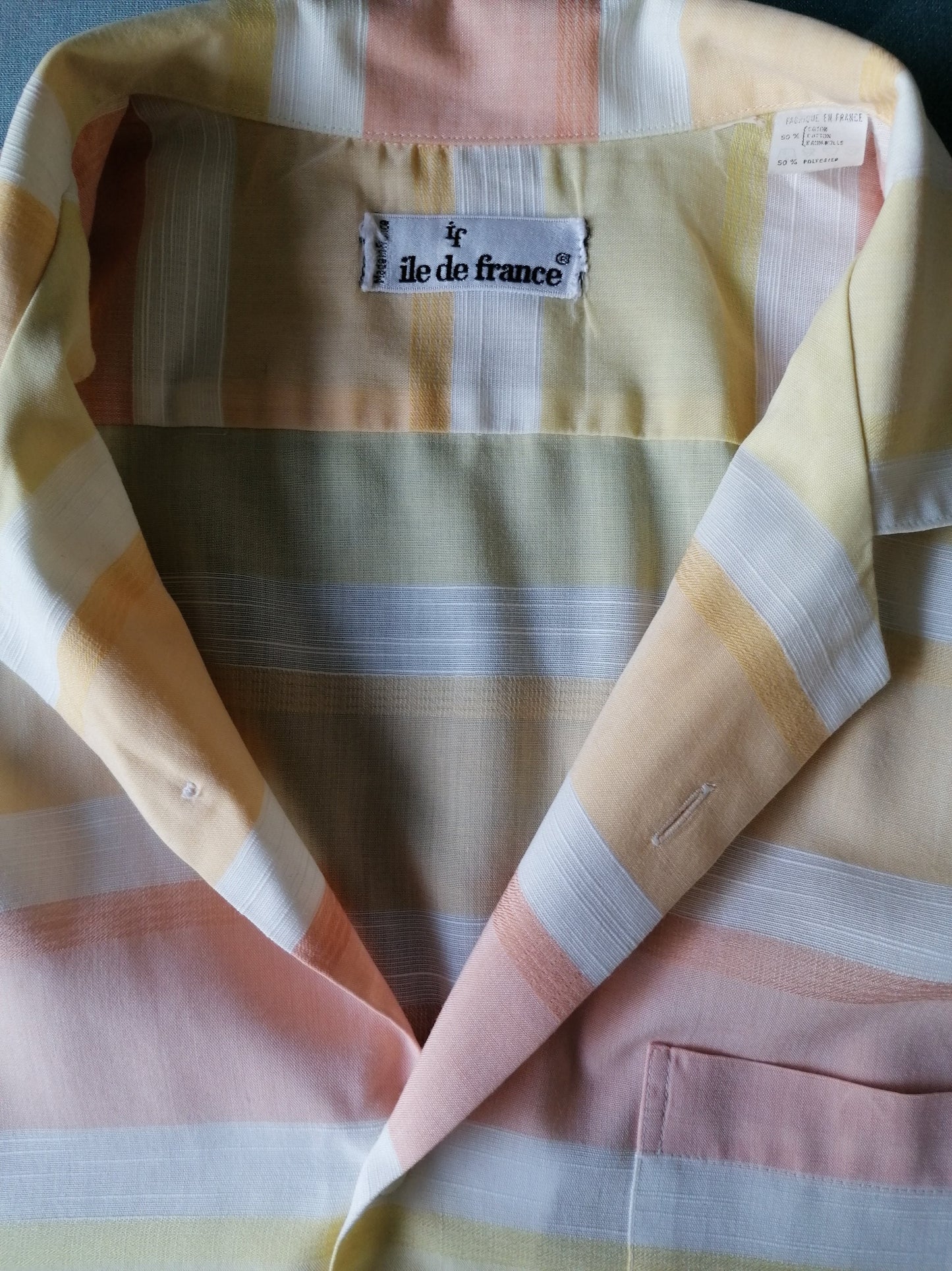 Chemise à manches courtes Vintage. Rayé orange jaune. Taille L.