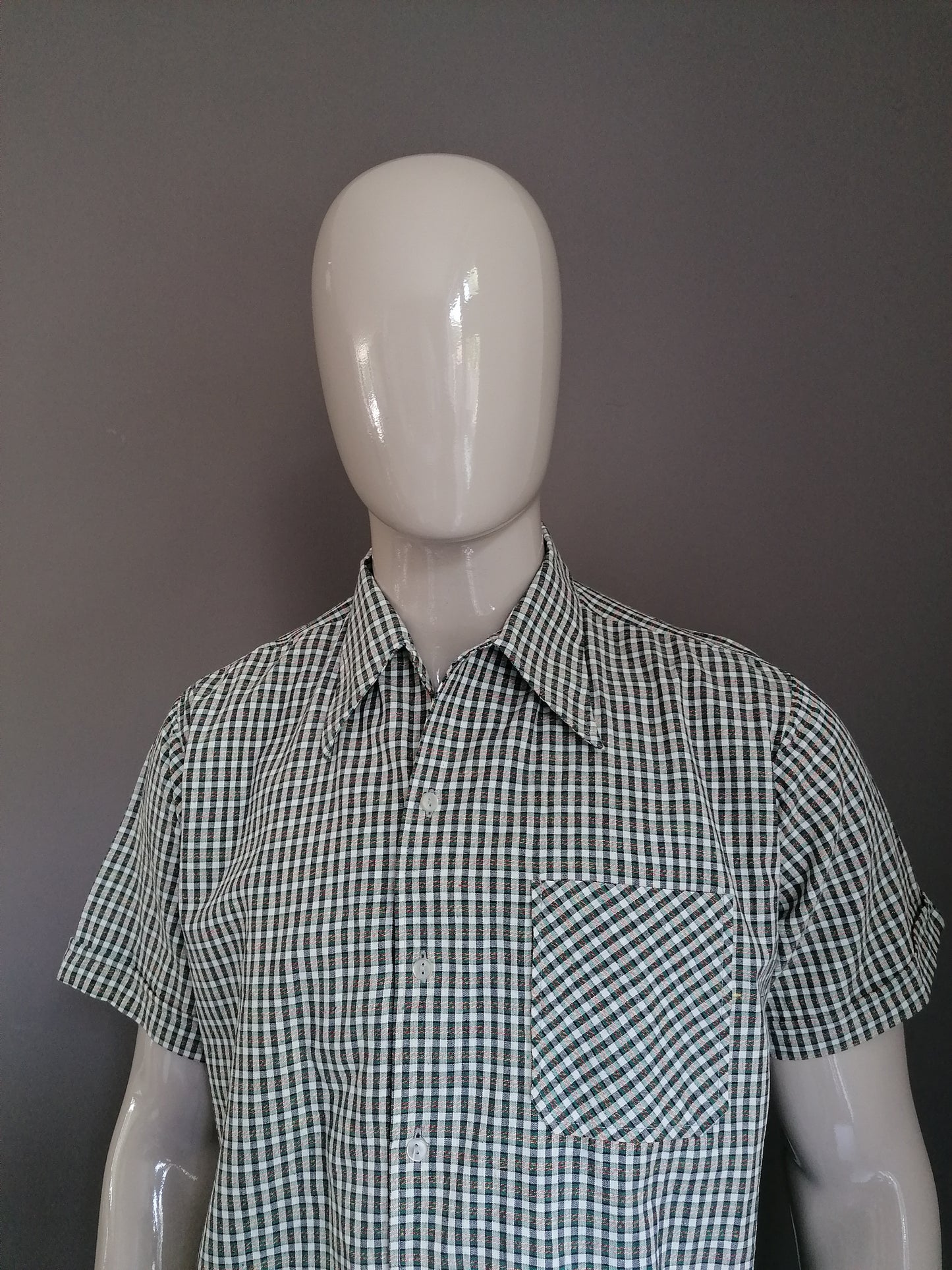 Camisa de manga corta de los años 70 con collar de puntos. Tamaño XL.