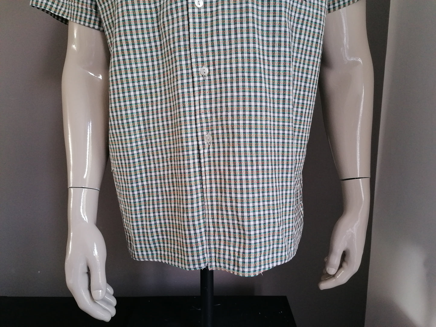 Camisa de manga corta de los años 70 con collar de puntos. Tamaño XL.
