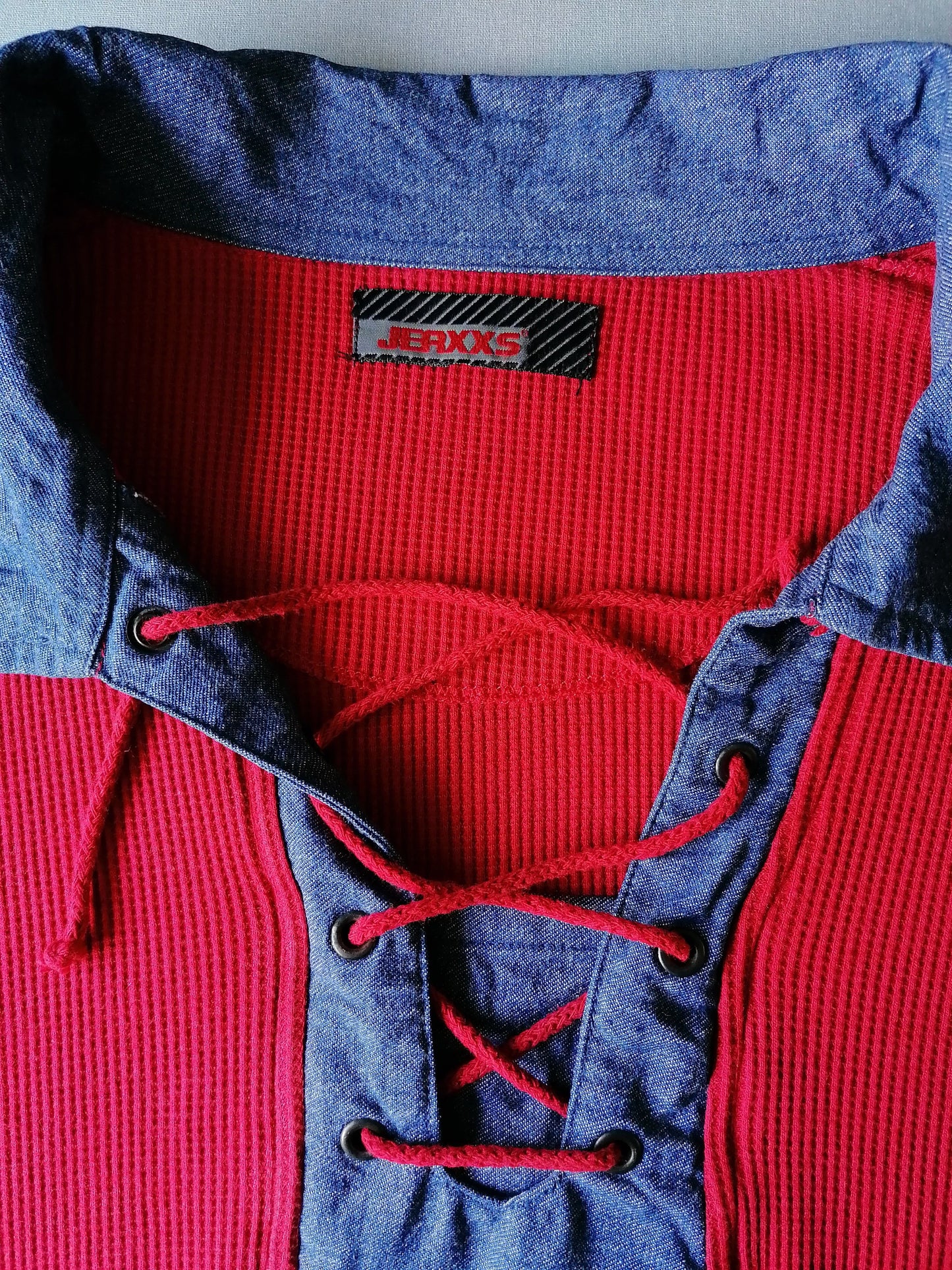 Jersexxs polo suéter con cuerdas. Rojo coloreado. Talla 6XL