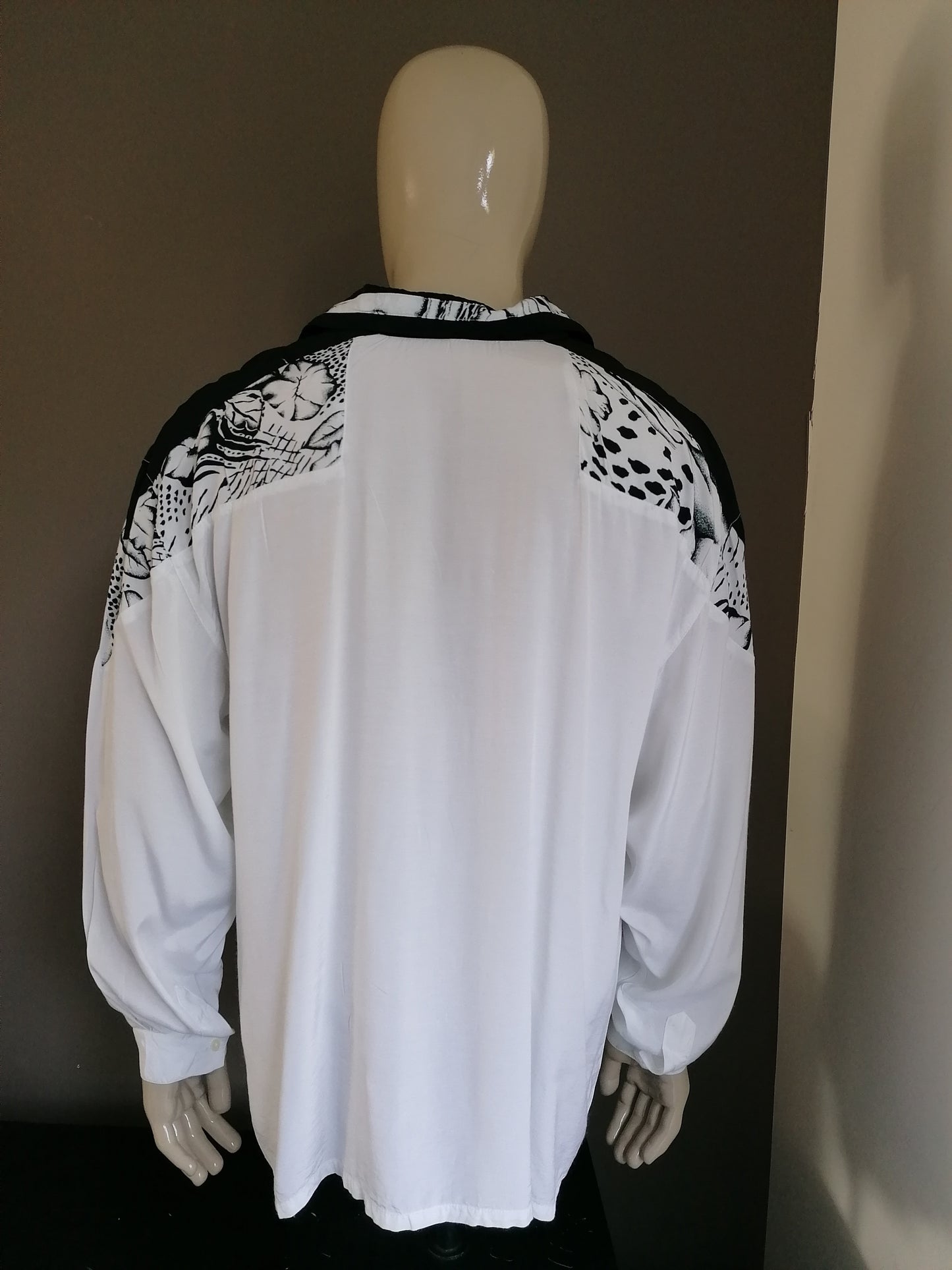 Vintage suéter / camisa de polo separado. En blanco y negro. Tamaño XXL / 2XL. Viscosa.