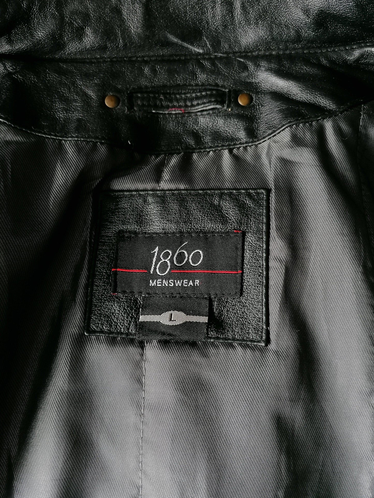 1860 Menswear halflange leren jas met knopen. Zwart gekleurd. Maat L. - EcoGents