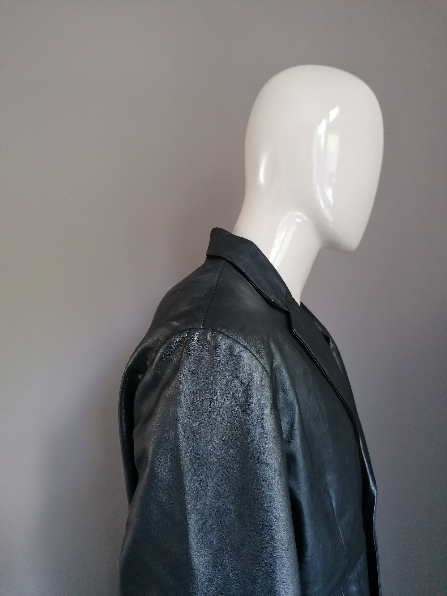 Kit chaqueta de cuero / chaqueta. Negro de color. Talla L.