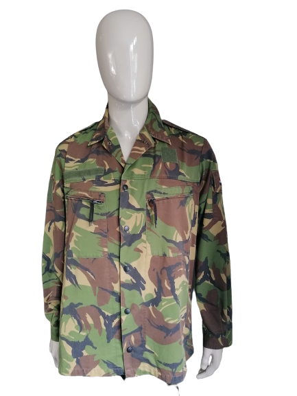 Vintage Army / Leger overhemd. Camouflage print met drukknopen. Maat XL. Orgineel.