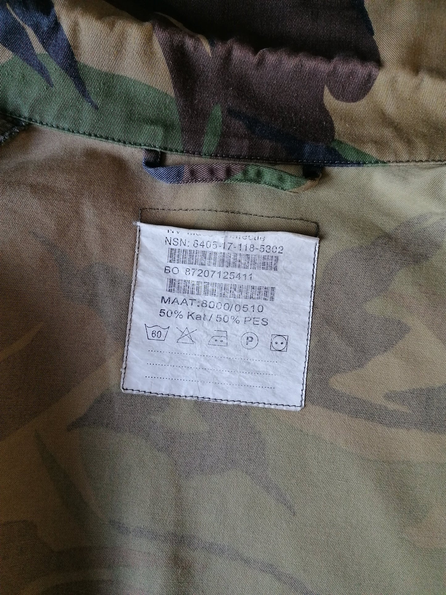Camicia dell'esercito / dell'esercito vintage. Stampa mimetica con borchie press. Dimensione XL. Originale.