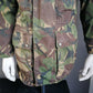 Vintage Army / Leger ongevoerde jas. Dubbele sluiting. Groene camouflage print. Maat M / L. Origineel