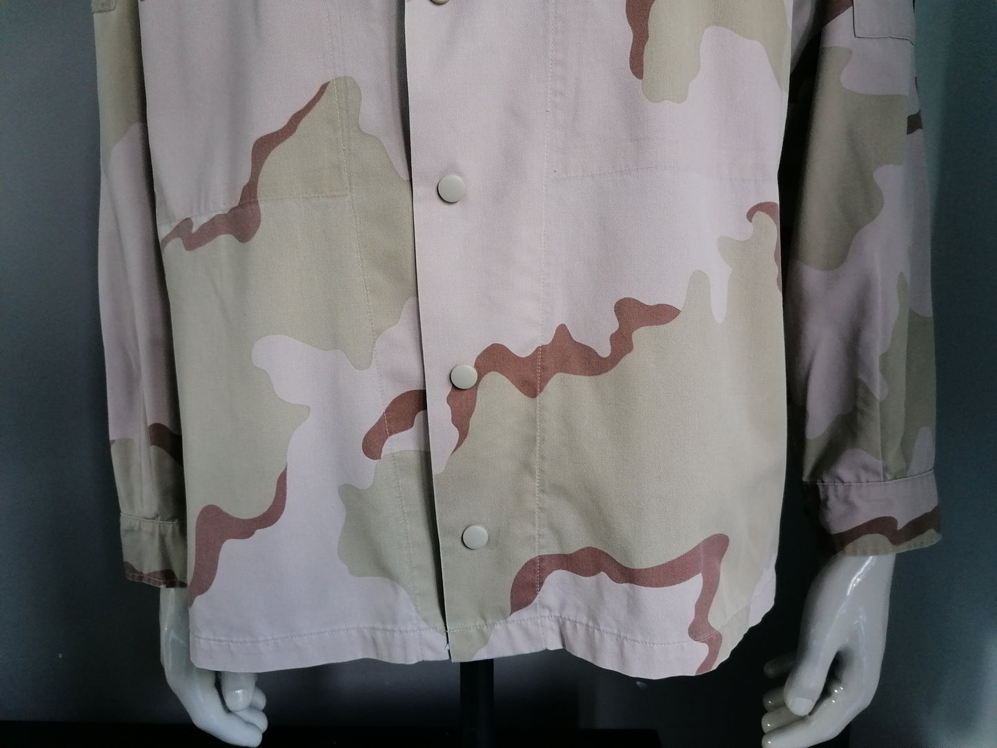 Camisa del ejército / ejército de la vendimia (2004). Impresión de camuflaje del desierto. Tamaño XL. Original