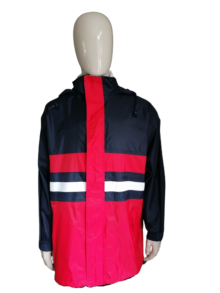Penn medio longitud entre la chaqueta con capucha. Rojo azul coloreado. Tamaño XL.