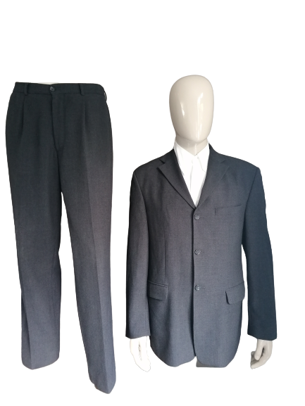 We fashion wool suit. Dark gray colored. Size 52