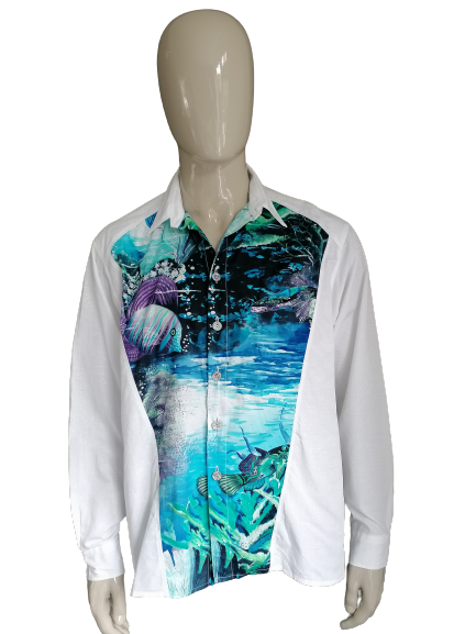 Nouvelle ligne Vintage Shirt. Blanc avec une impression sous la mer. Taille xl.