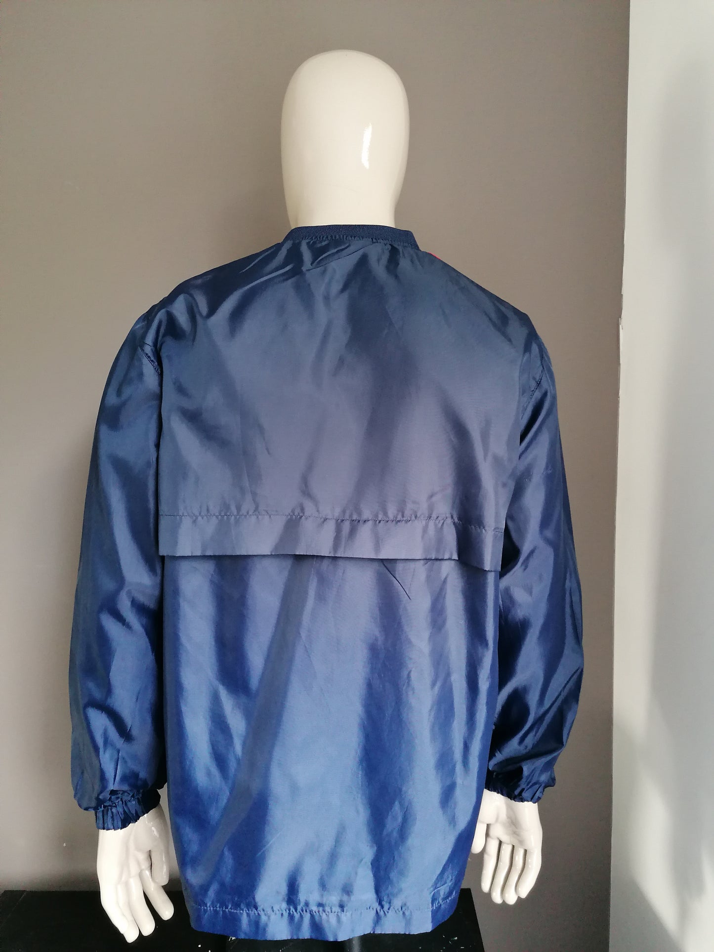 Suéter deportivo de poliéster de la vendimia. Azul oscuro. Tamaño XL