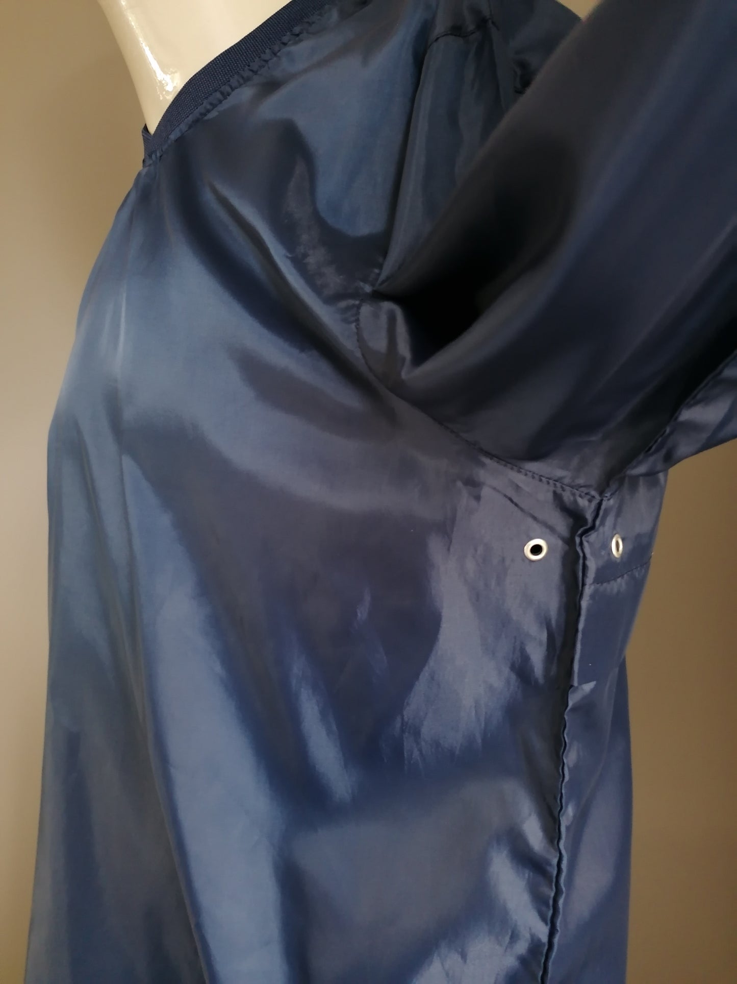 Vintage Polyester Macron sport trui. Donker Blauw. Maat XL