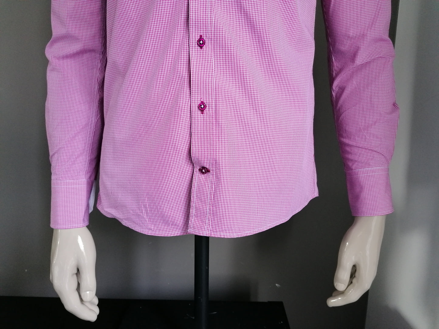 Camisa de Pierre Cardin. Blanco rosa comprobado. Tamaño S. Corte inteligente