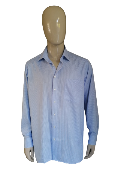 Royal Class shirt. Blue white motif. Size XXL / 2XL