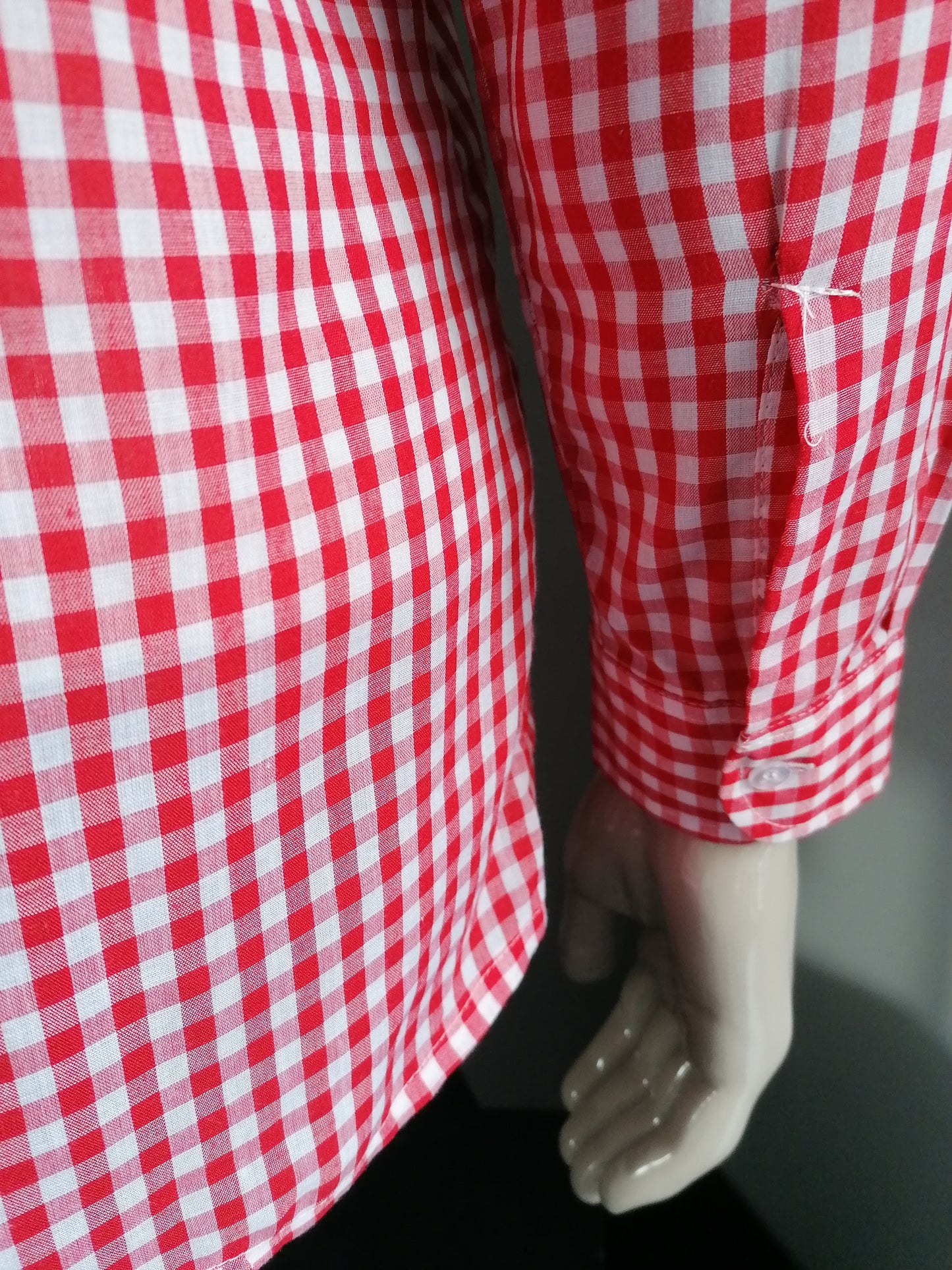 Vintage 70's shirt. Red white checkered. Size M.
