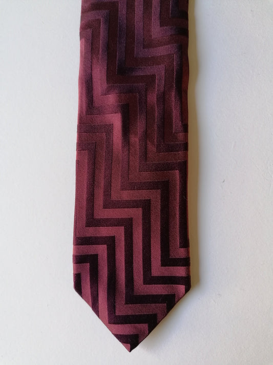 Michaelis tie. Purple motif. Silk