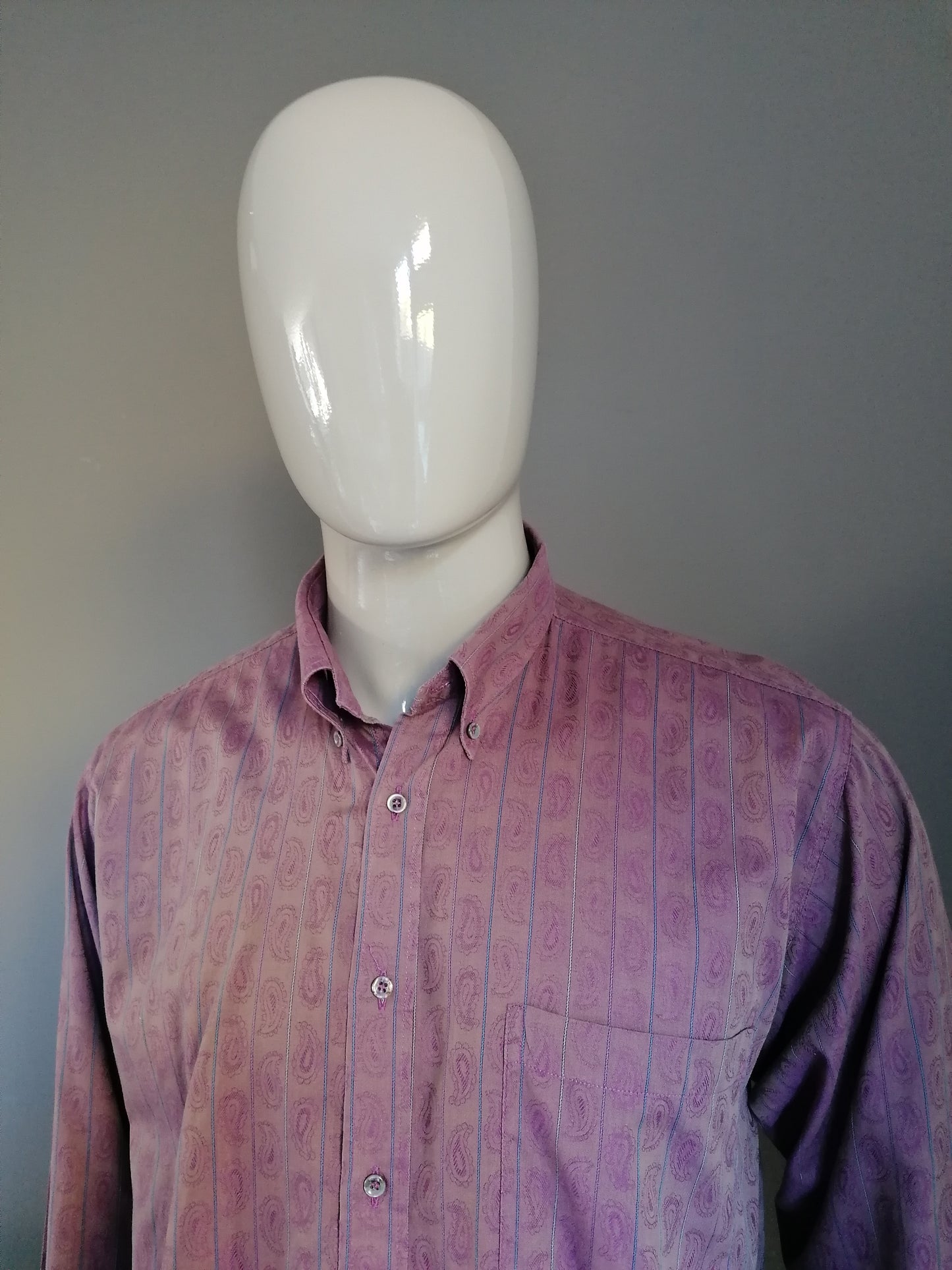 Camisa de la vendimia. Motivo púrpura con brillo metálico. Tamaño XL.