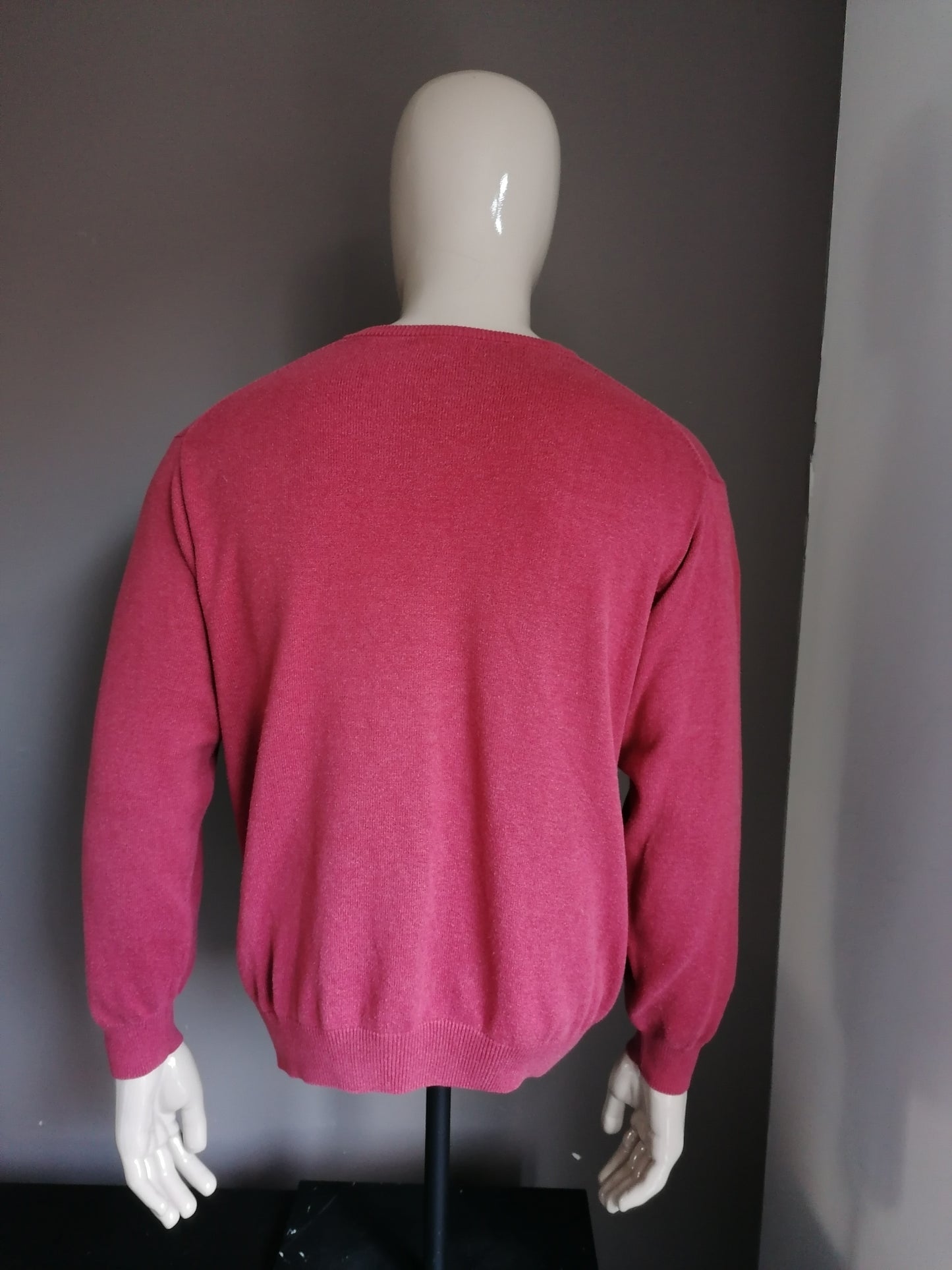 Wolsey sweater with V-neck. Dark pink colored. Size L.